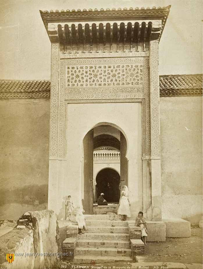 Tlemcen entree de la mosquee de Sidi Halaoui BNF.jpg - Tlemcen entrée de la Mosquée de Sidi-Halaoui. (BNF)